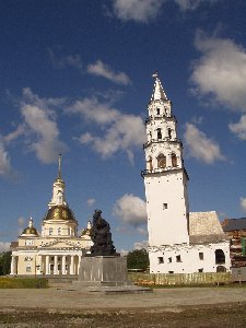 Невьянск. Собор, памятник Демидову и башня